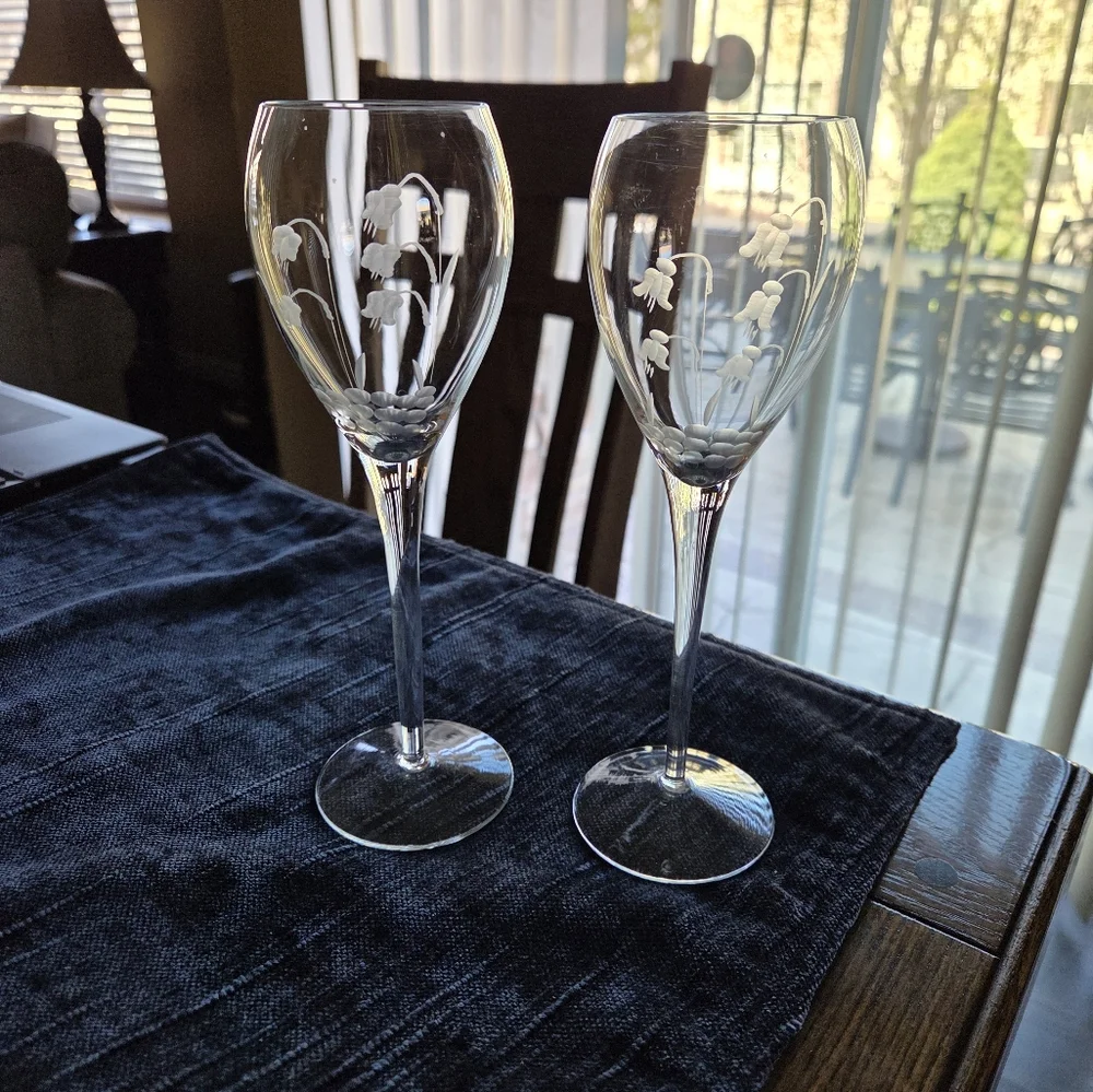 Vintage Toscany Hand Blown Etched Floral Long Stem Wine Glasses